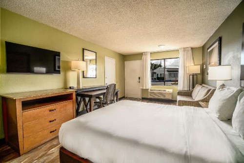 Quality Inn & Suites Buena Park Anaheim - image 4