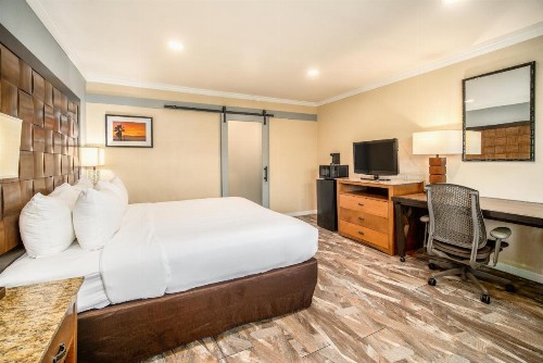 Quality Inn & Suites Buena Park Anaheim - image 40