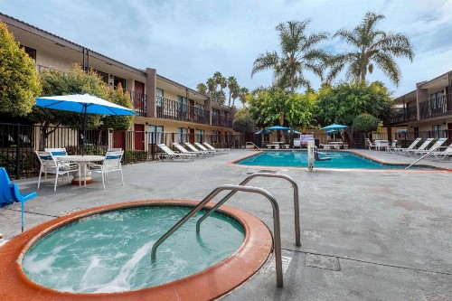 Quality Inn & Suites Buena Park Anaheim - image 6