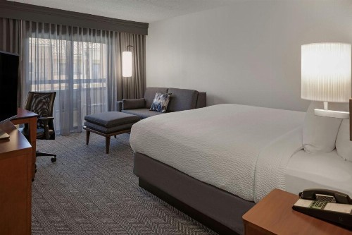 Courtyard Anaheim Buena Park - image 11