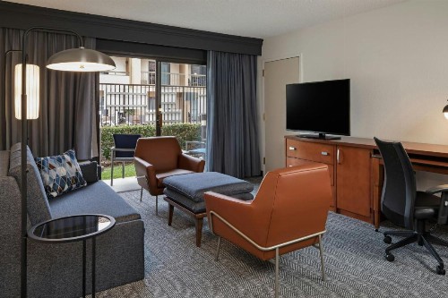 Courtyard Anaheim Buena Park - image 7