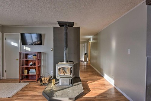 Creekside Retreat w/ Deck 3 Mi to Downtown! - image 3