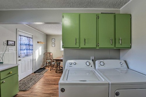 Creekside Retreat w/ Deck 3 Mi to Downtown! - image 6
