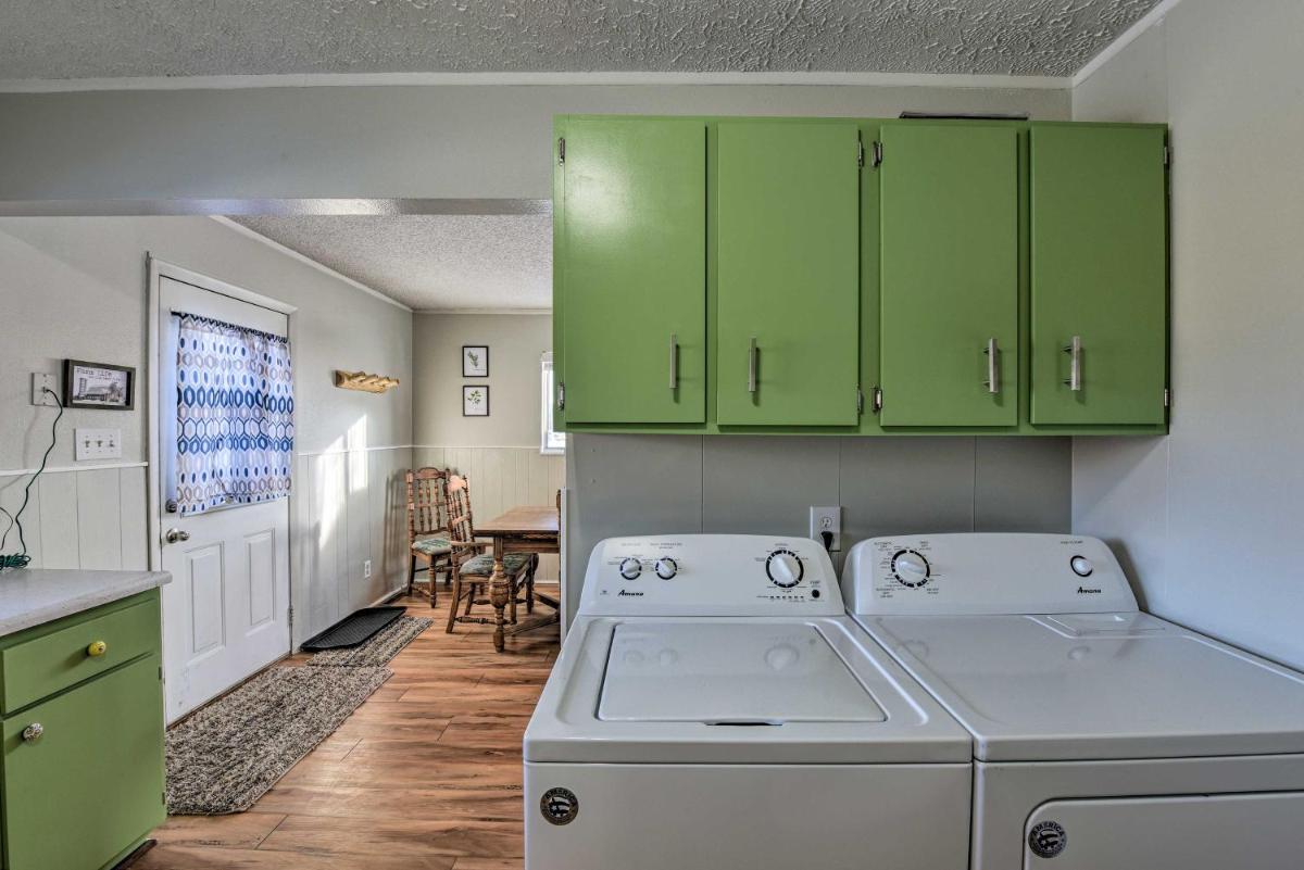 Creekside Retreat w/ Deck 3 Mi to Downtown! - image 6
