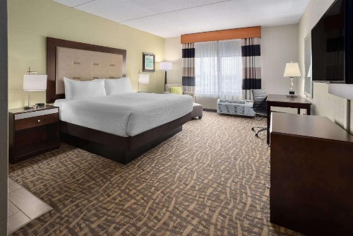 Wyndham Garden Buffalo Downtown - image 33