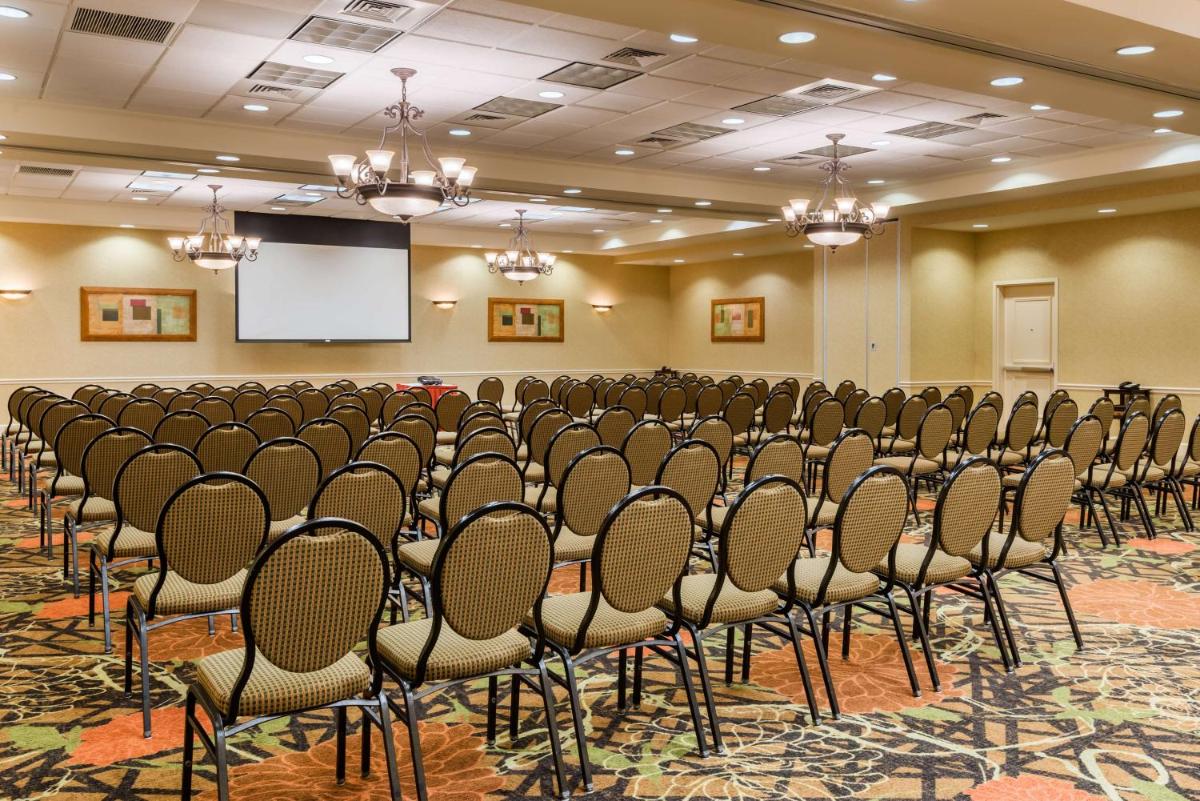 Hilton Garden Inn Buffalo Airport - image 5