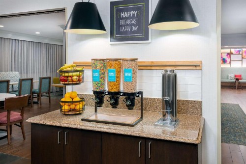 Hampton Inn Buffalo-Airport Galleria Mall - image 8