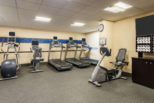 Hampton Inn Buffalo-Airport Galleria Mall - image 11