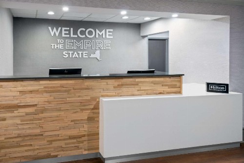 Hampton Inn Buffalo-Airport Galleria Mall - image 3