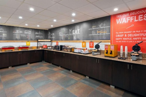 Hampton Inn Buffalo-Airport Galleria Mall - image 5