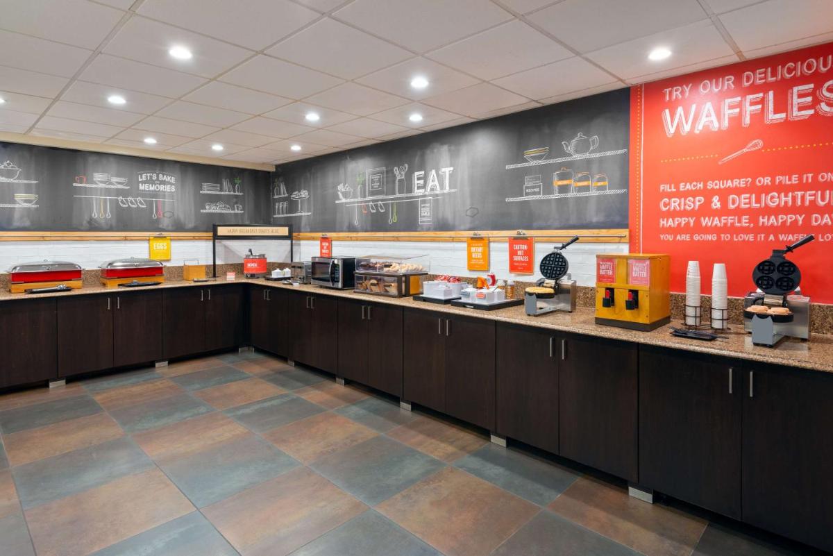 Hampton Inn Buffalo-Airport Galleria Mall - image 5