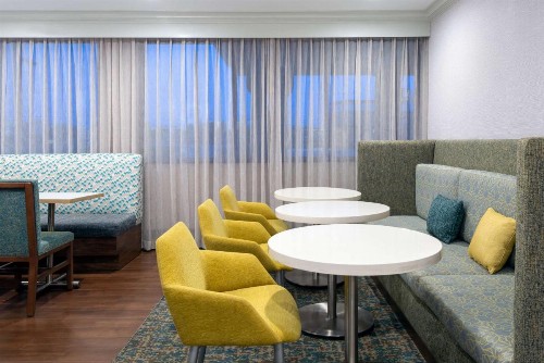 Hampton Inn Buffalo-Airport Galleria Mall - image 6