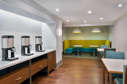 Hampton Inn Buffalo-Airport Galleria Mall - image 7