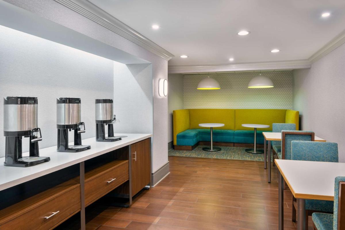 Hampton Inn Buffalo-Airport Galleria Mall - image 7