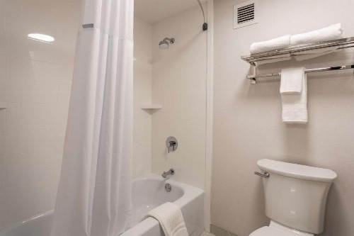 Days Hotel by Wyndham Buffalo Airport - image 26