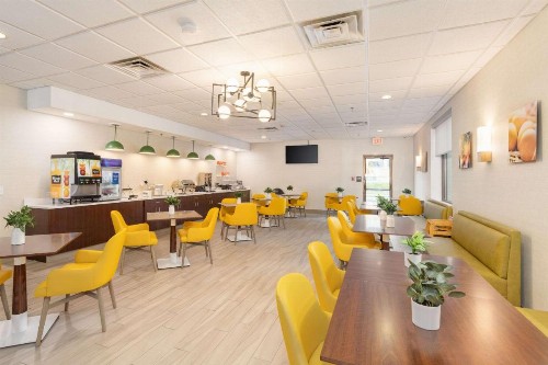 Days Hotel by Wyndham Buffalo Airport - image 3