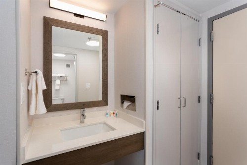 Days Hotel by Wyndham Buffalo Airport - image 7