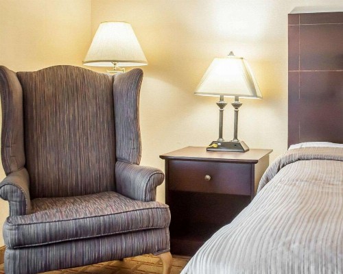 Quality Inn Buffalo Airport - image 19