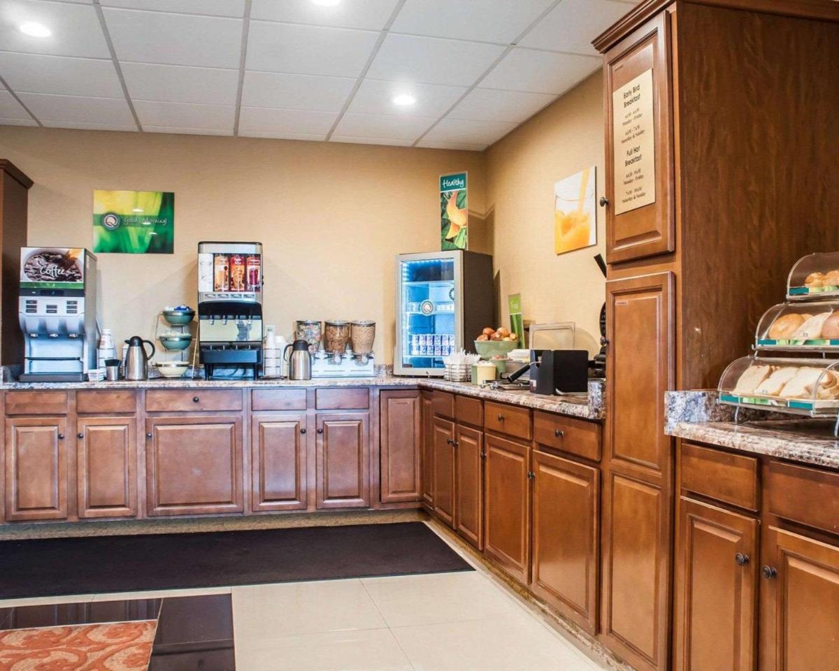 Quality Inn Buffalo Airport - image 7