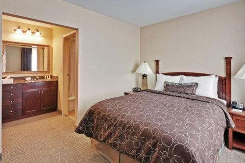 Hawthorn Suites by Wyndham Williamsville Buffalo Airport - image 14