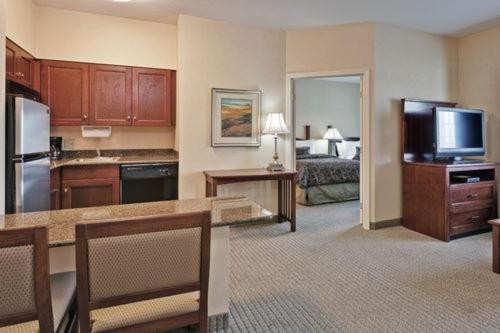 Hawthorn Suites by Wyndham Williamsville Buffalo Airport - image 29