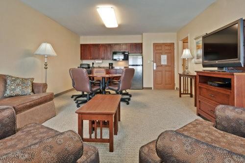 Hawthorn Suites by Wyndham Williamsville Buffalo Airport - image 4