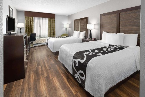 La Quinta Inn by Wyndham Buffalo Airport - image 16