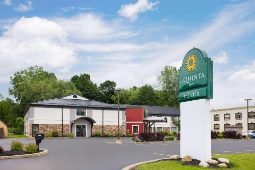 La Quinta Inn by Wyndham Buffalo Airport - image 2