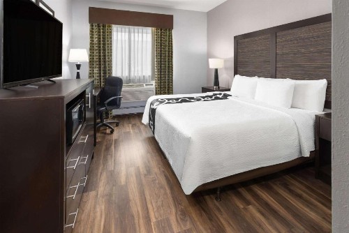 La Quinta Inn by Wyndham Buffalo Airport - image 22