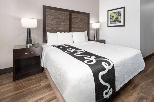La Quinta Inn by Wyndham Buffalo Airport - image 23