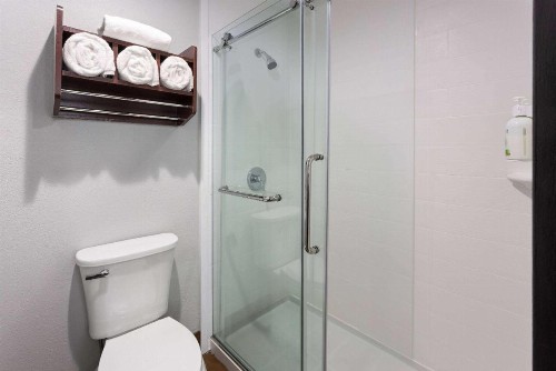 La Quinta Inn by Wyndham Buffalo Airport - image 25