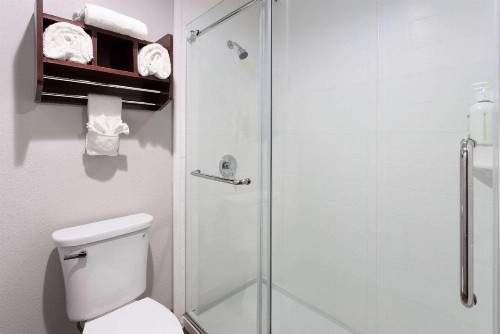 La Quinta Inn by Wyndham Buffalo Airport - image 29