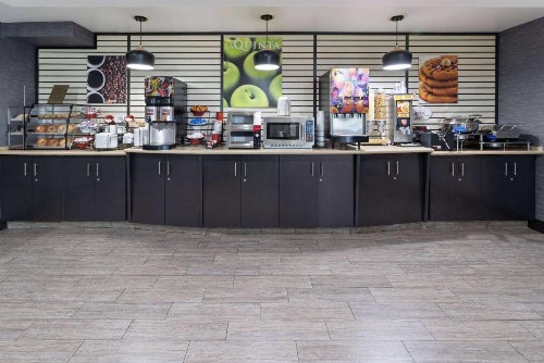 La Quinta Inn by Wyndham Buffalo Airport - image 33