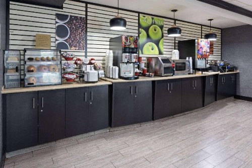 La Quinta Inn by Wyndham Buffalo Airport - image 34