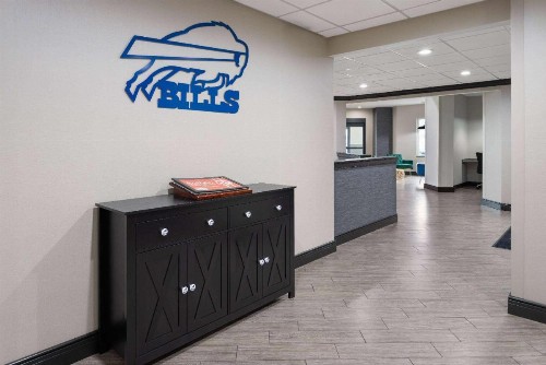 La Quinta Inn by Wyndham Buffalo Airport - image 37