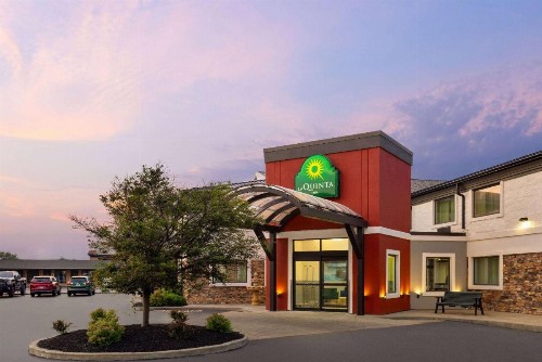 La Quinta Inn by Wyndham Buffalo Airport - image 4