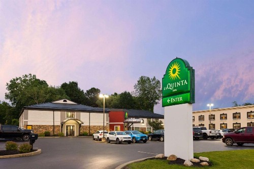 La Quinta Inn by Wyndham Buffalo Airport - image 5
