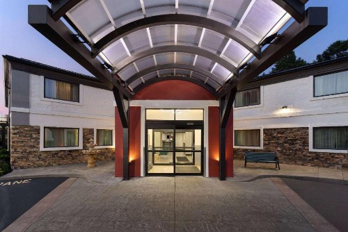 La Quinta Inn by Wyndham Buffalo Airport - image 6