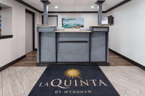 La Quinta Inn by Wyndham Buffalo Airport - image 7