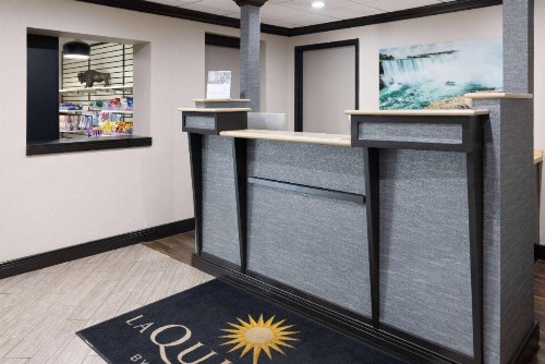 La Quinta Inn by Wyndham Buffalo Airport - image 8