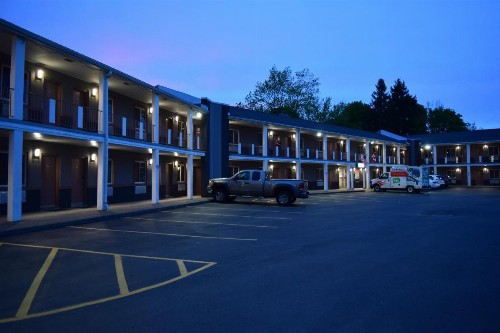 University Manor Inn - image 11