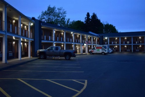 University Manor Inn - image 12