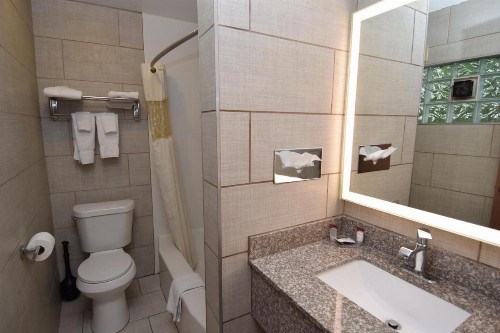 University Manor Inn - image 18