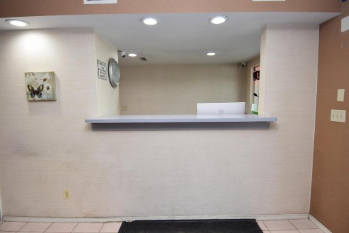 University Manor Inn - image 23
