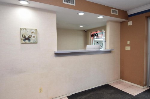 University Manor Inn - image 24