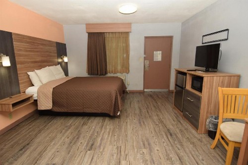 University Manor Inn - image 28