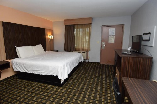 University Manor Inn - image 32