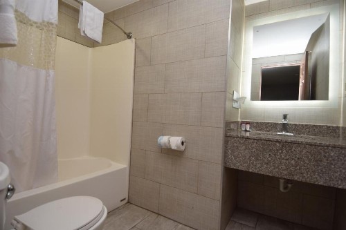 University Manor Inn - image 35