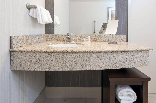 Courtyard by Marriott Buffalo Airport - image 24