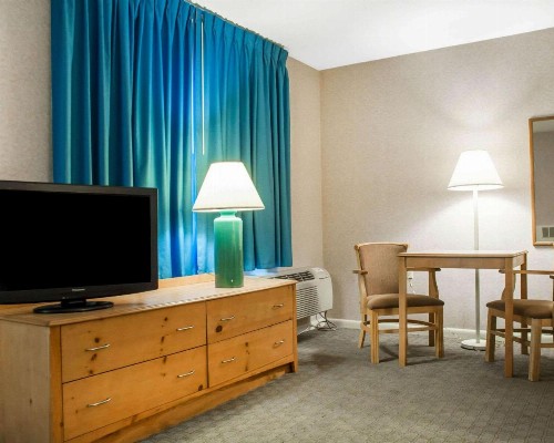 Econo Lodge South Buffalo - image 11
